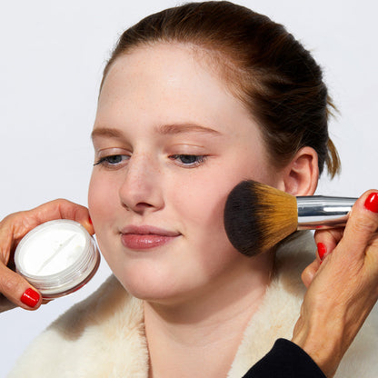 Jones Road - Tinted Face Powder: Lightweight Setting Powder