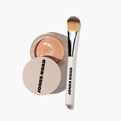 Jones Road - The Skin Brush: Everything Face Makeup Brush
